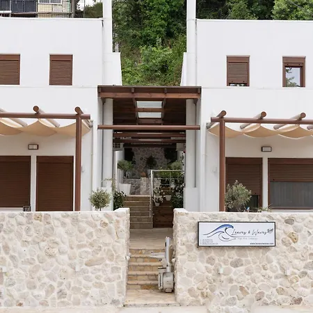 Leaves & Waves Apartman *