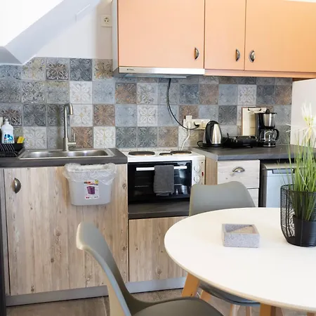 Leaves & Waves Apartman Sztómio