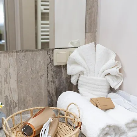 Leaves & Waves Apartament Stómion