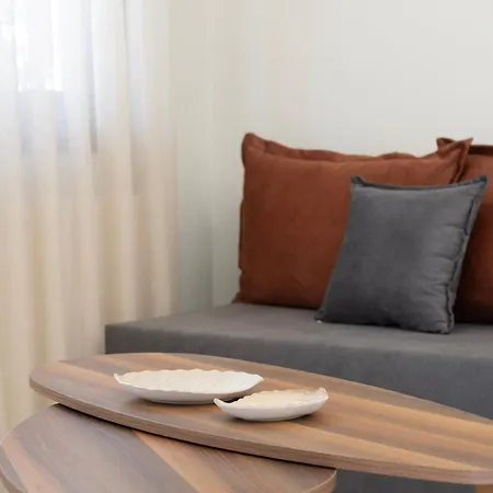 Leaves & Waves * Stómion